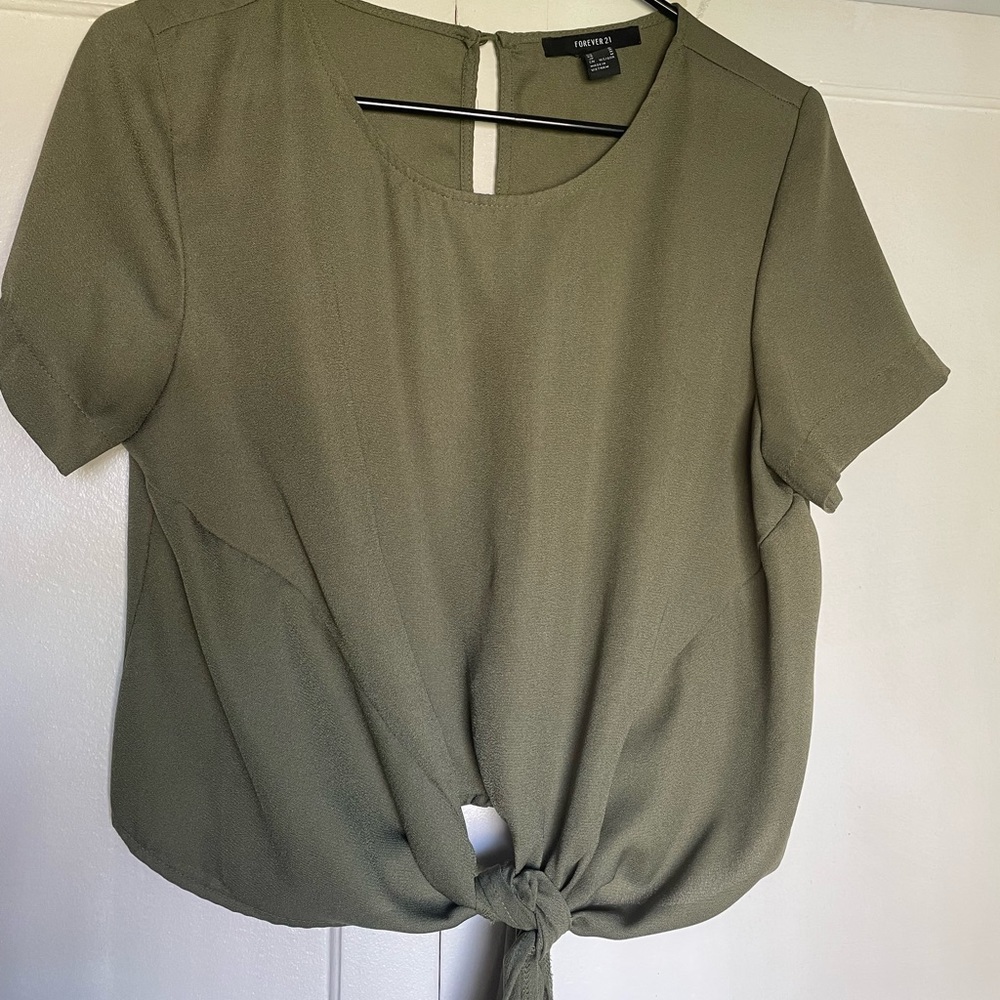 Forever 21 Olive Green Knotted Crop Top